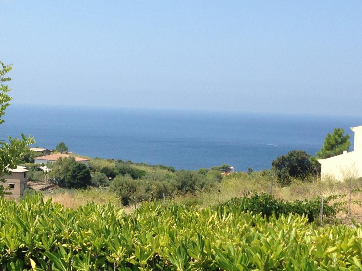 Casa Nel Vigneto Con Vista Mare Apartment Magomadas Екстериор снимка
